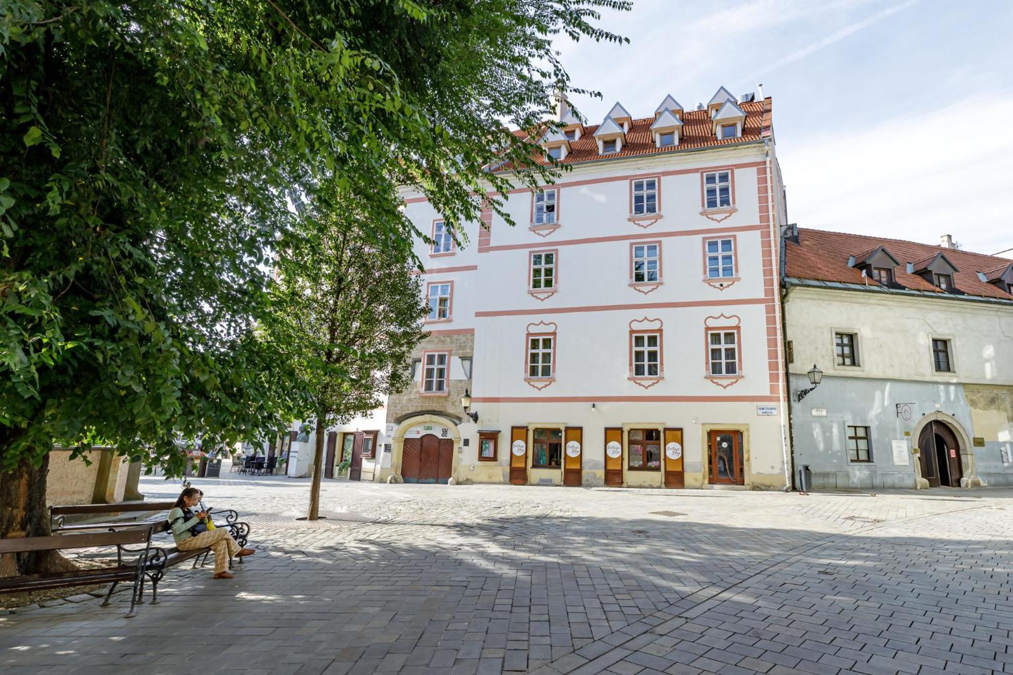 Arya - Spacious Penthouse Duplex With Rooftop Patio In The Main Square *
