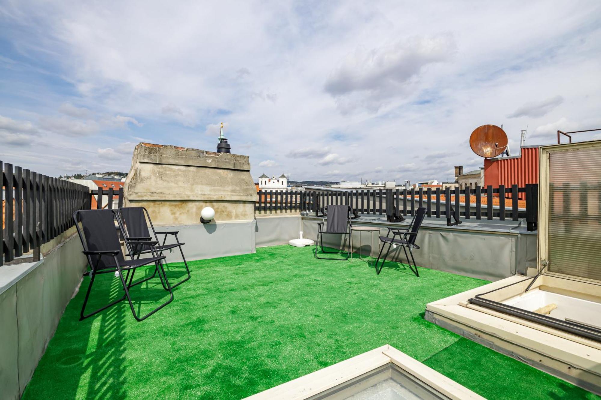 Arya - Spacious Penthouse Duplex With Rooftop Patio In The Main Square Appartamento