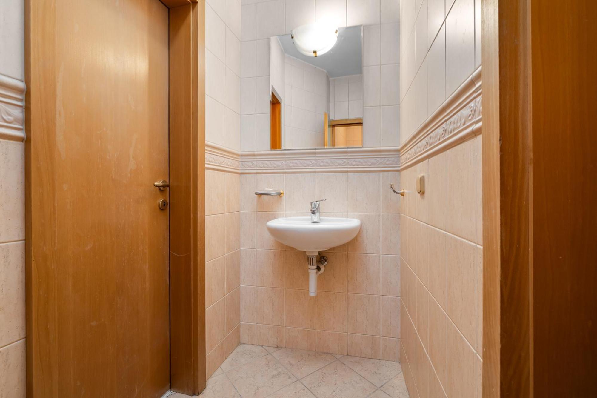 Arya - Spacious Penthouse Duplex With Rooftop Patio In The Main Square Apartment