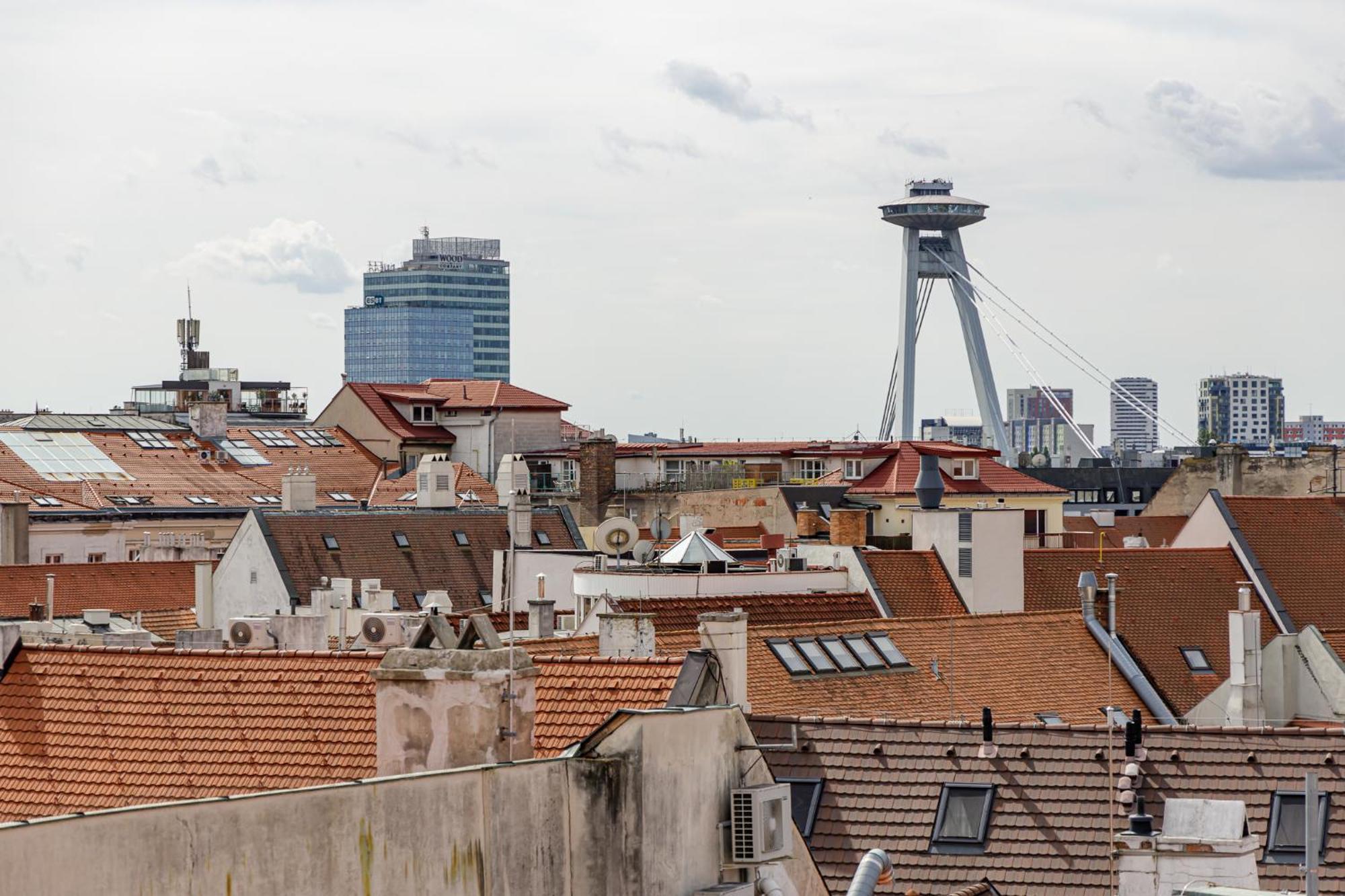Arya - Spacious Penthouse Duplex With Rooftop Patio In The Main Square Apartment *