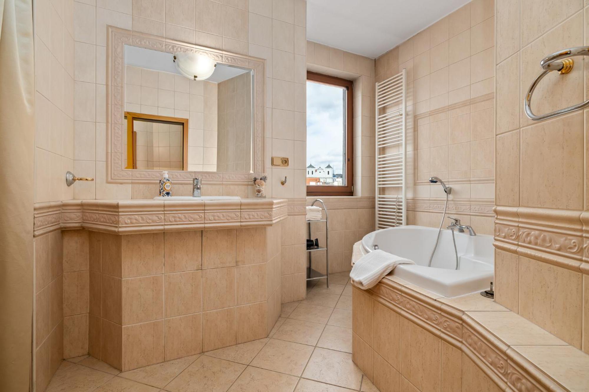 Arya - Spacious Penthouse Duplex With Rooftop Patio In The Main Square Bratislava