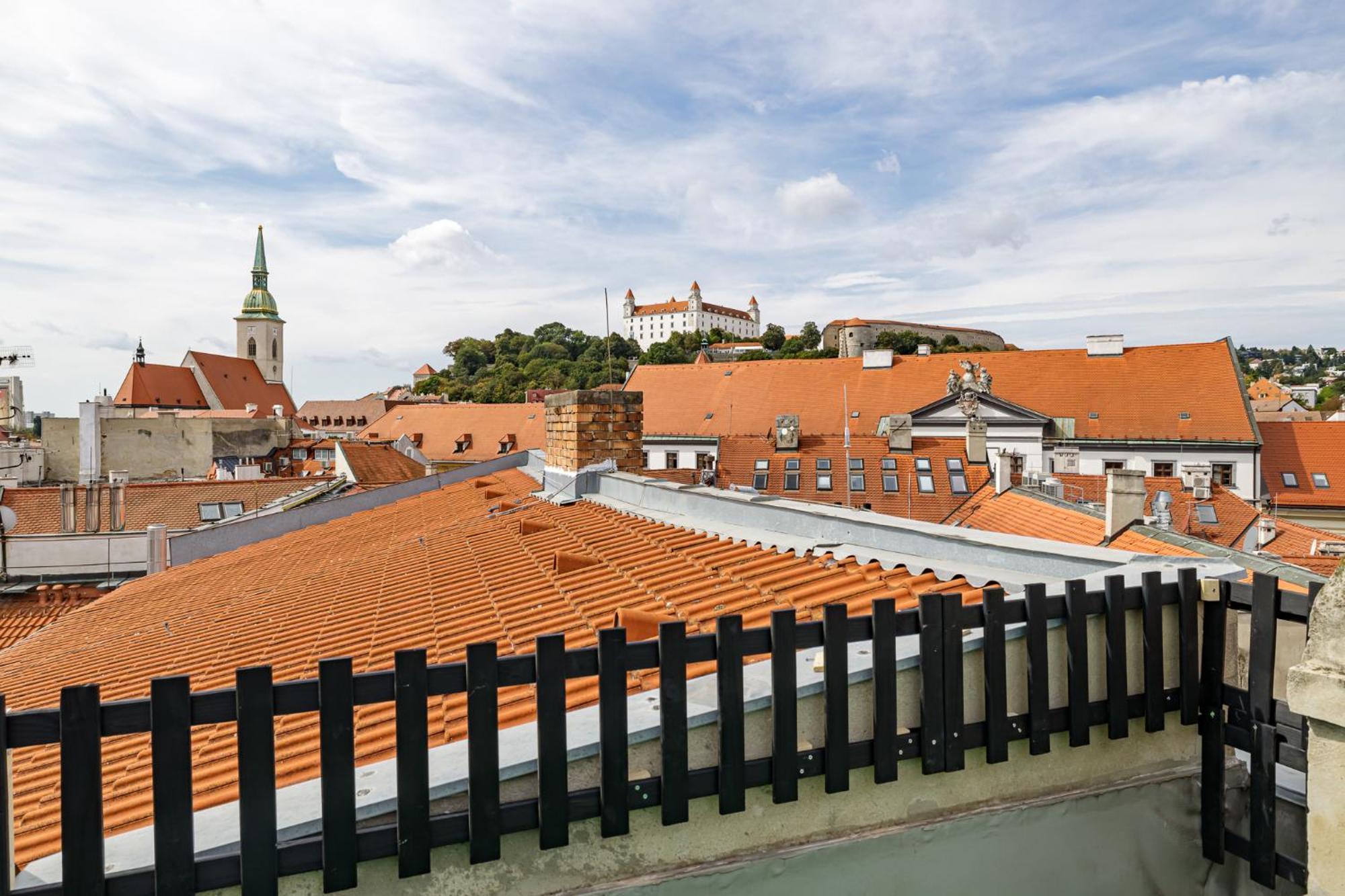 Arya - Spacious Penthouse Duplex With Rooftop Patio In The Main Square Apartment Bratislava