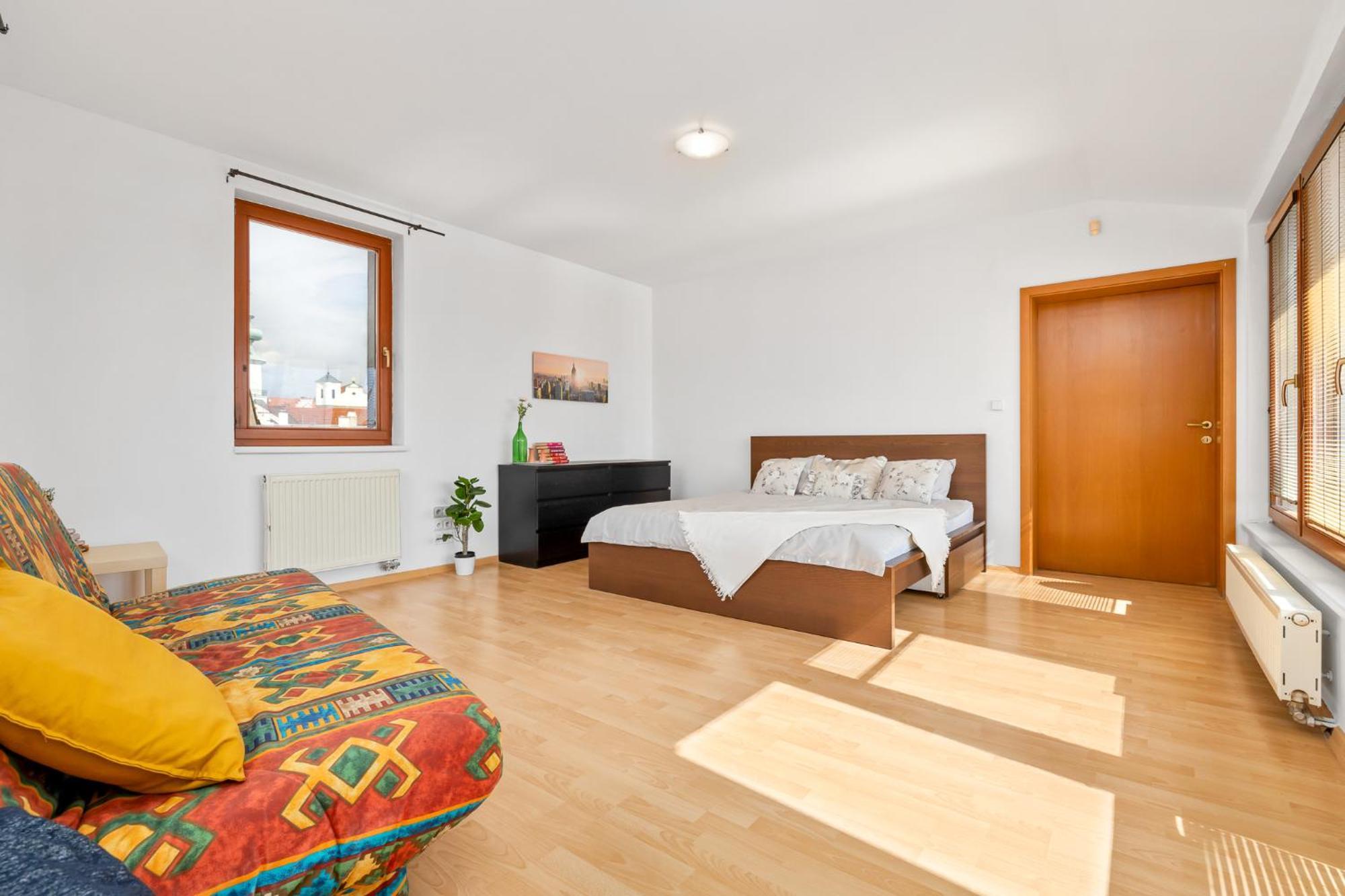 Appartamento Arya - Spacious Penthouse Duplex With Rooftop Patio In The Main Square Bratislava
