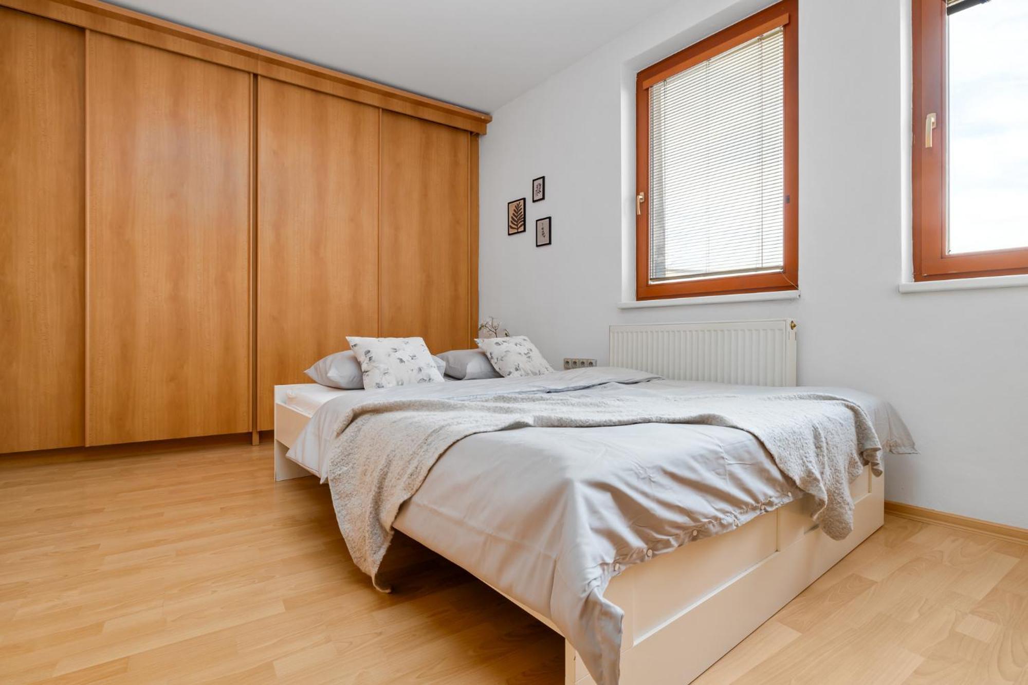 Arya - Spacious Penthouse Duplex With Rooftop Patio In The Main Square Apartment