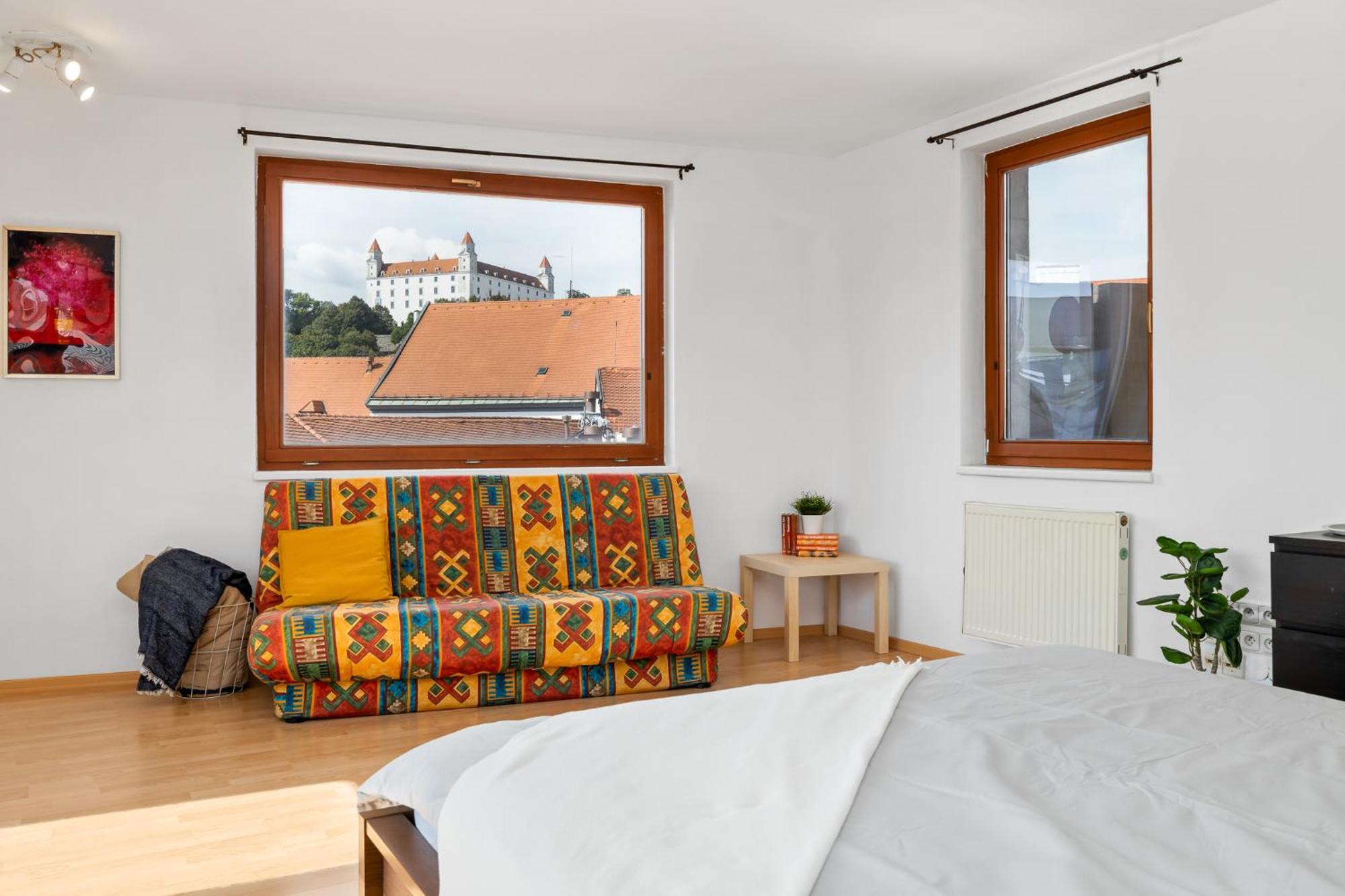 Arya - Spacious Penthouse Duplex With Rooftop Patio In The Main Square Apartment *