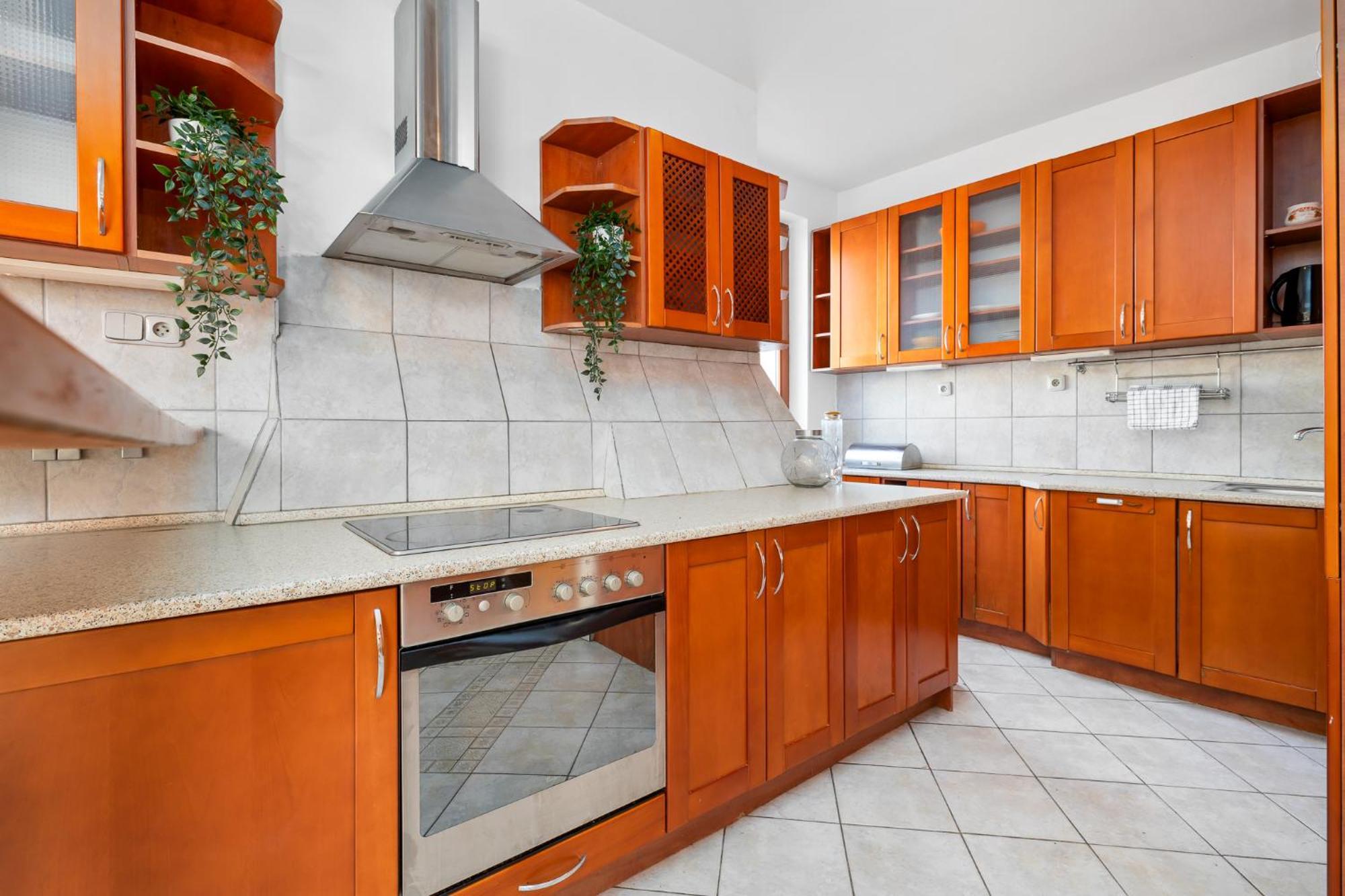 Prima - Spacious In The Main Square With Large Living *