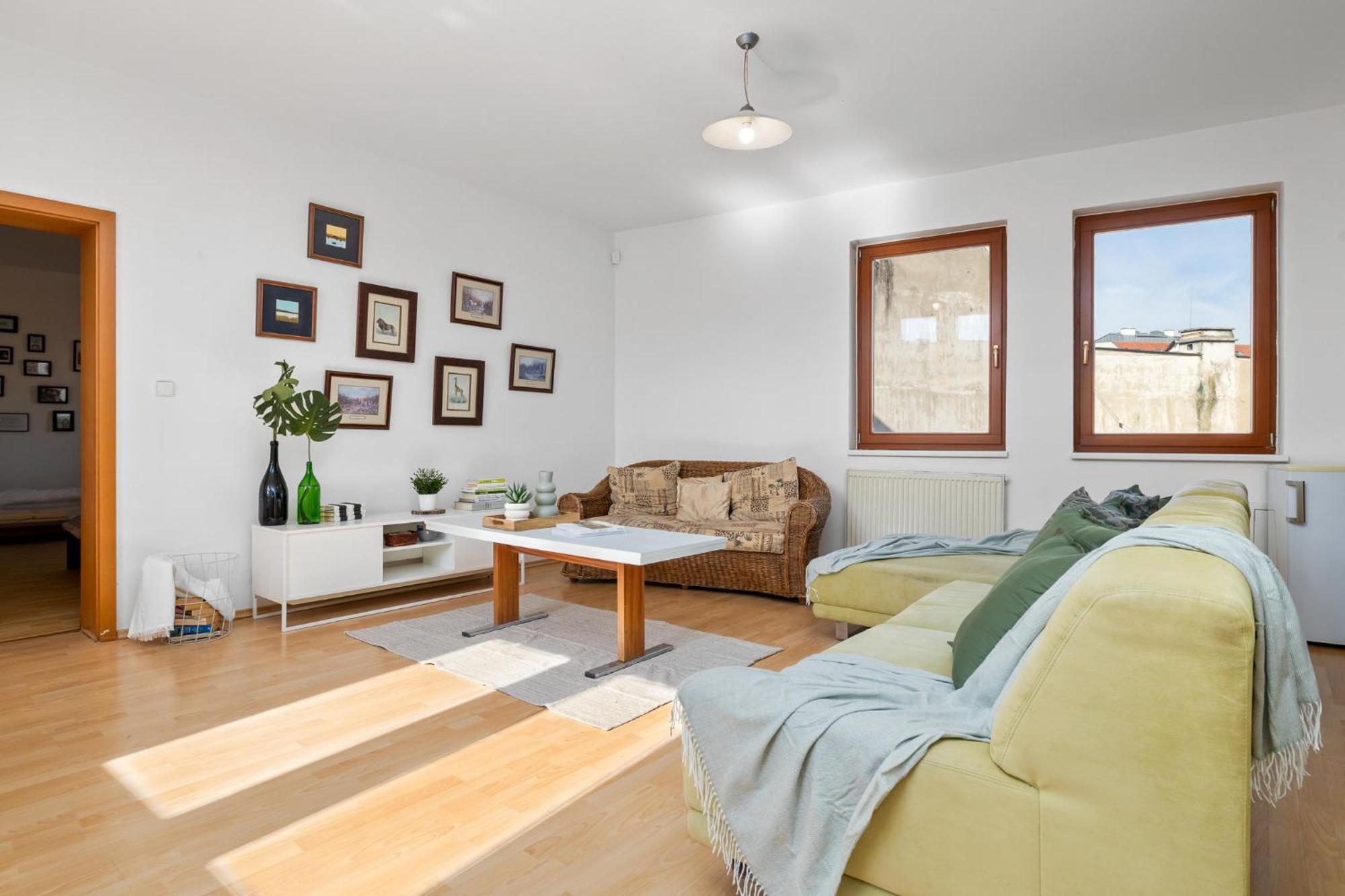 Prima - Spacious In The Main Square With Large Living Apartment *