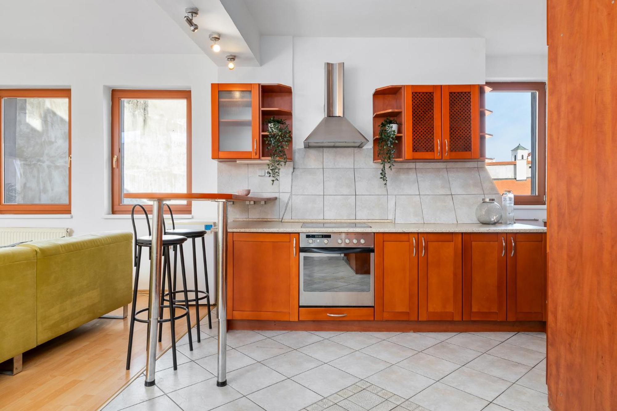 Prima - Spacious In The Main Square With Large Living Apartment