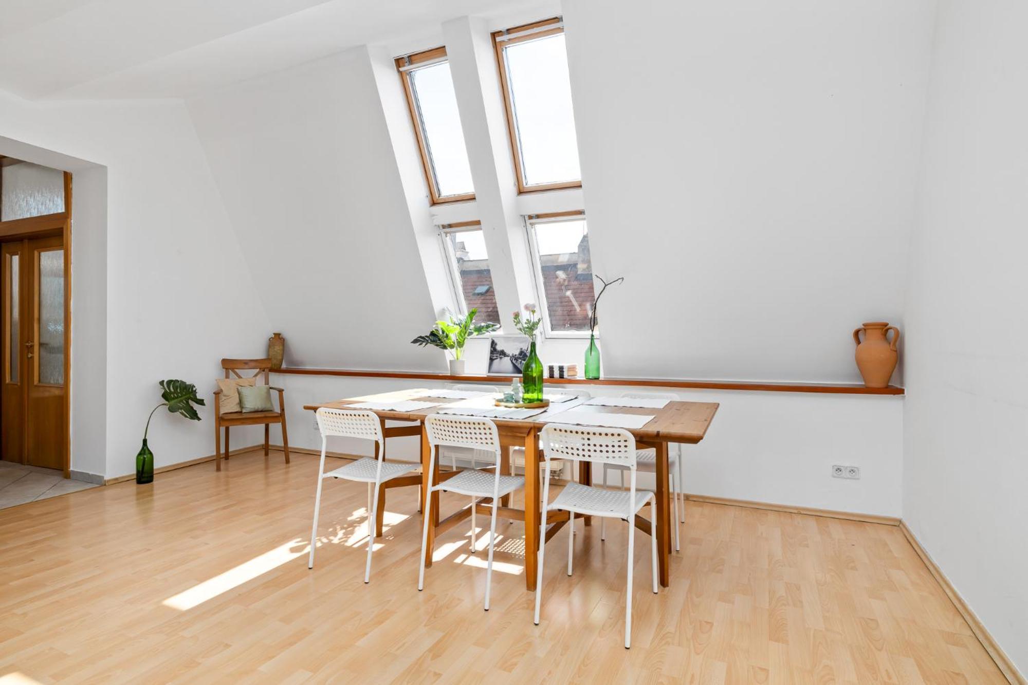 Apartment Prima - Spacious In The Main Square With Large Living *