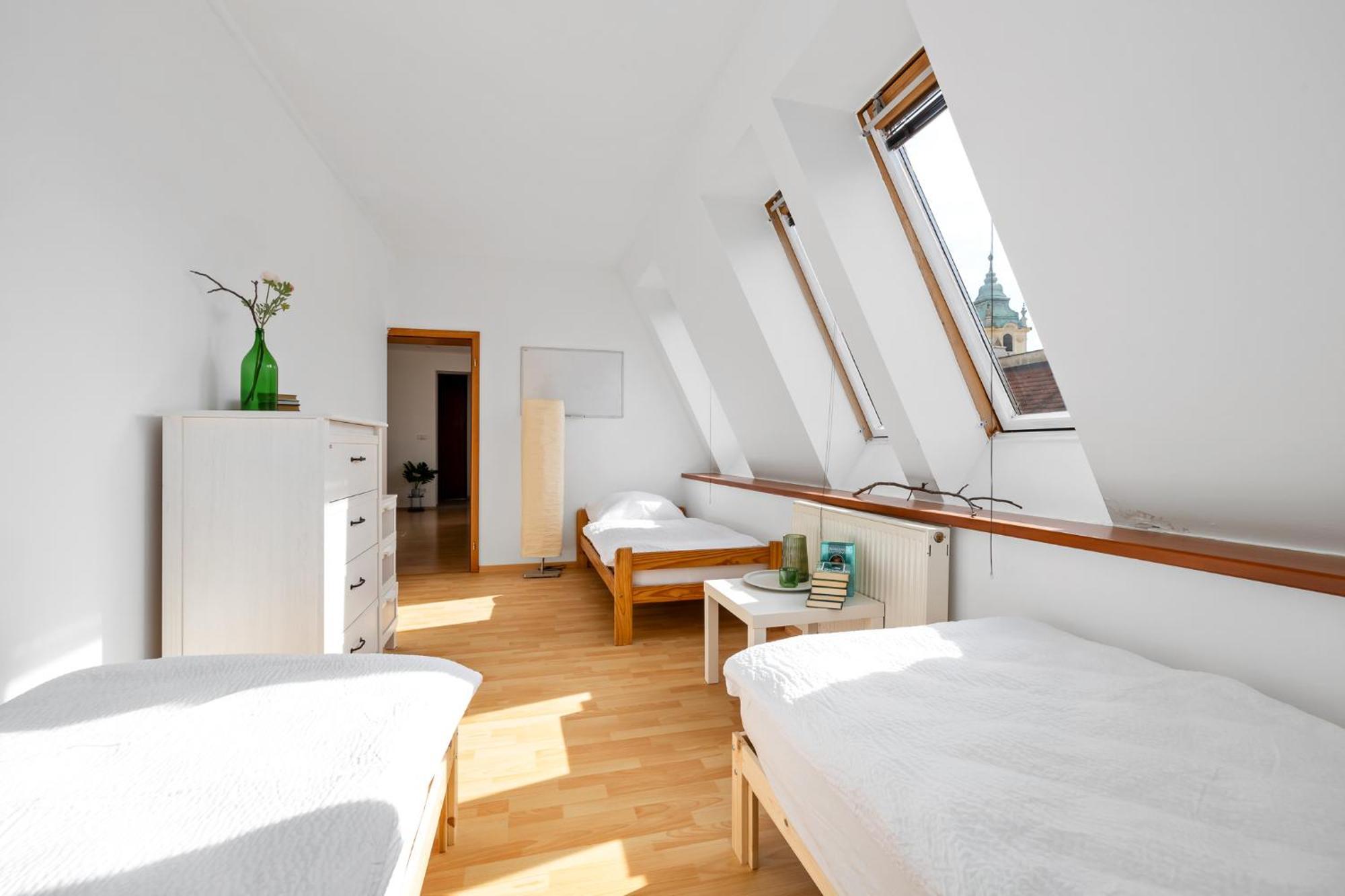 Prima - Spacious In The Main Square With Large Living