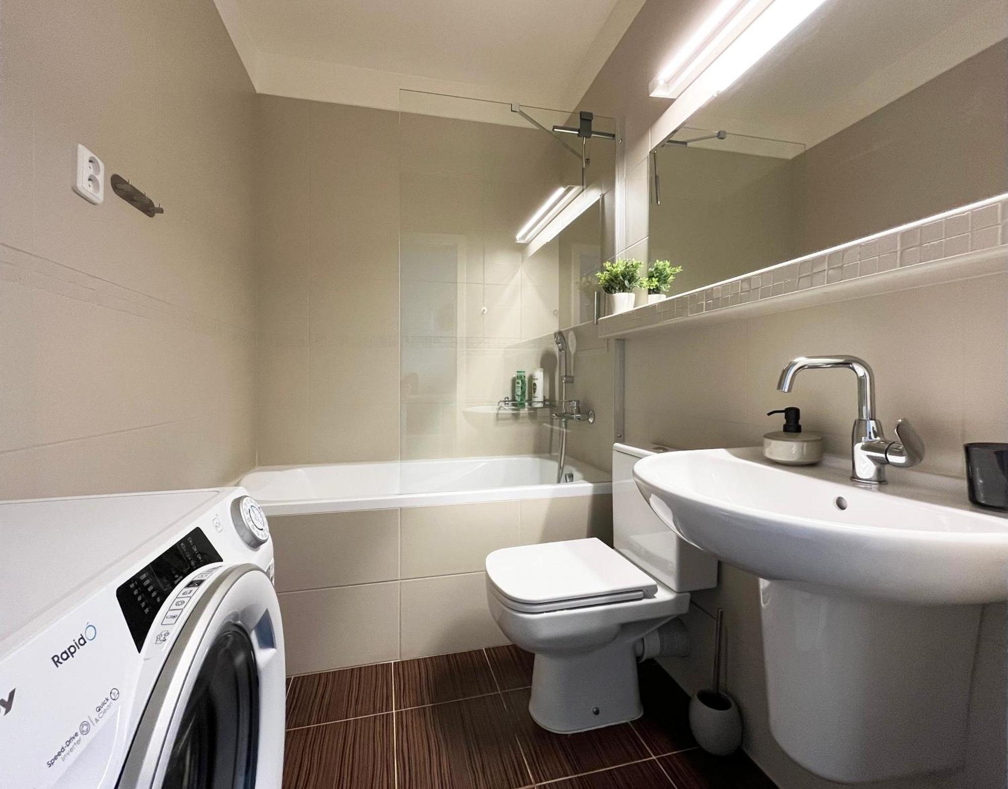 Air-conditioned Studio, Close To Centre & Tram Stop Apartment