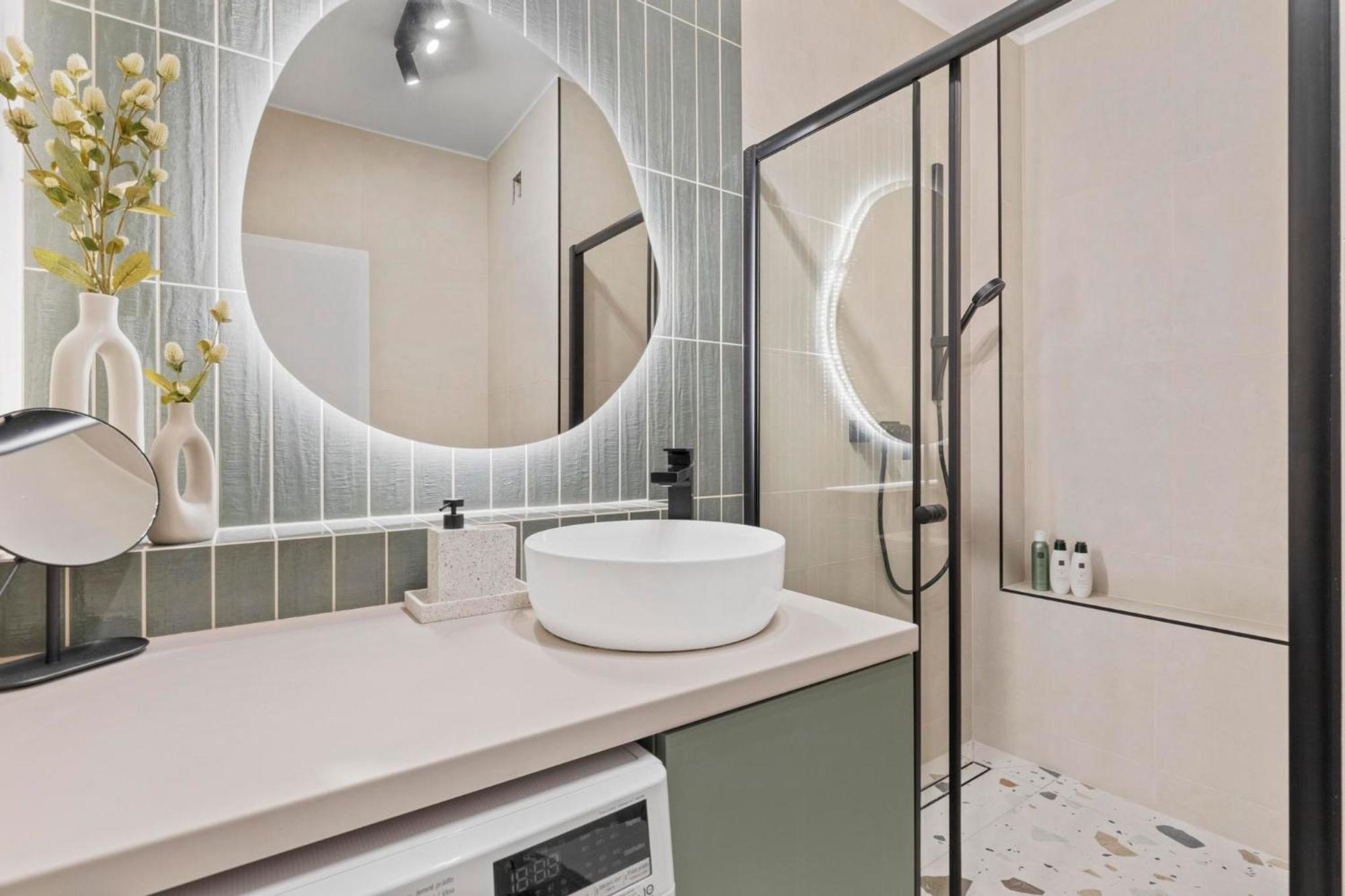 Charming Design Old Town Apartment *