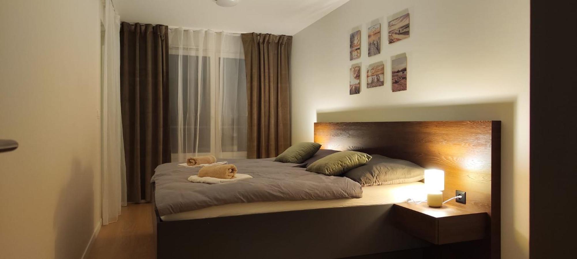 New With Free Garage Parking Near The Airport Apartment
