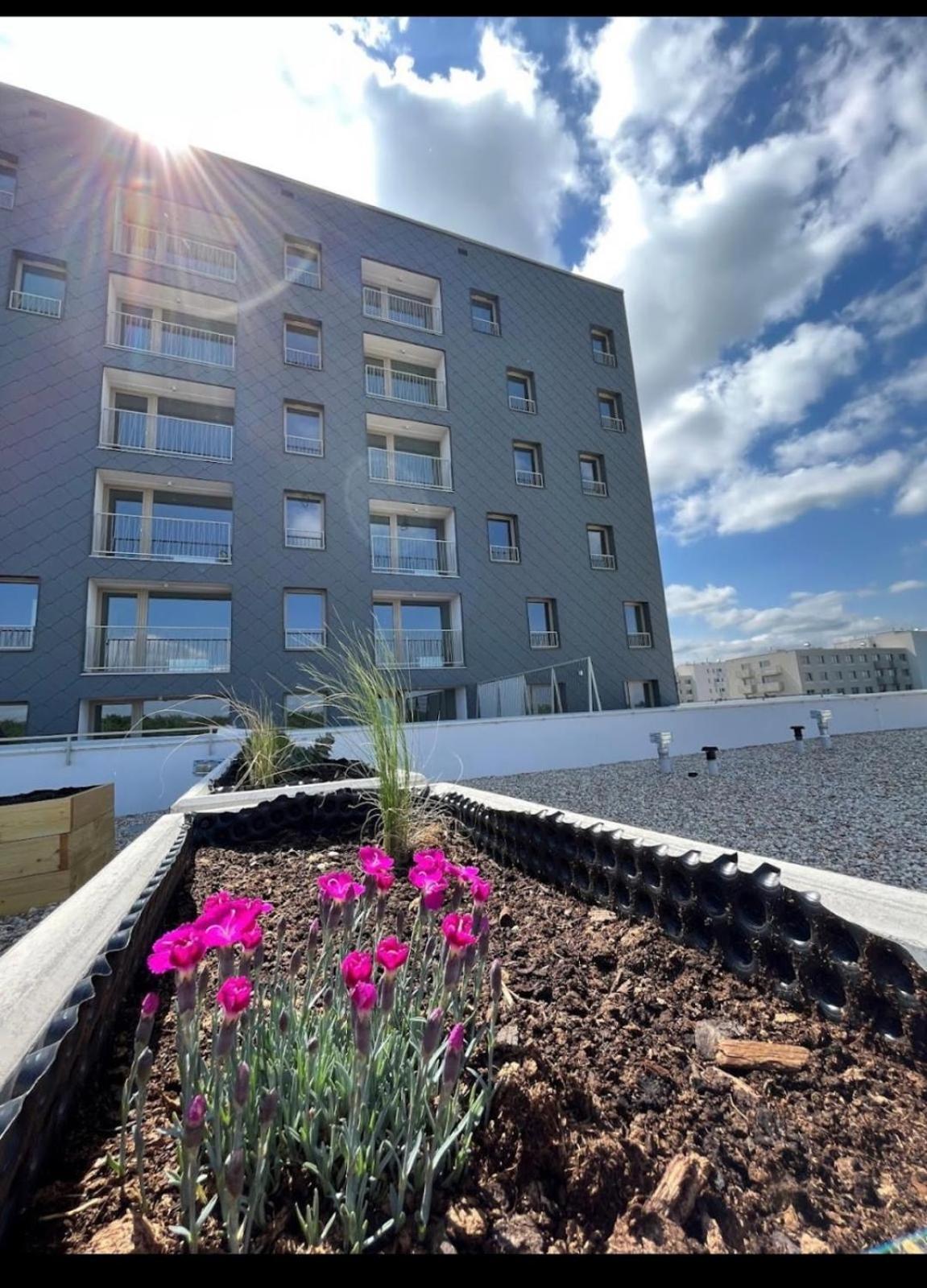 New With Free Garage Parking Near The Airport Apartment Bratislava