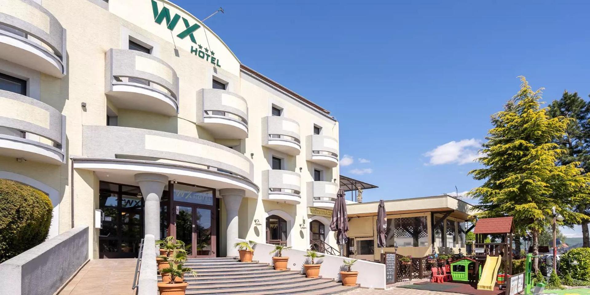 Wx Hotel 3*