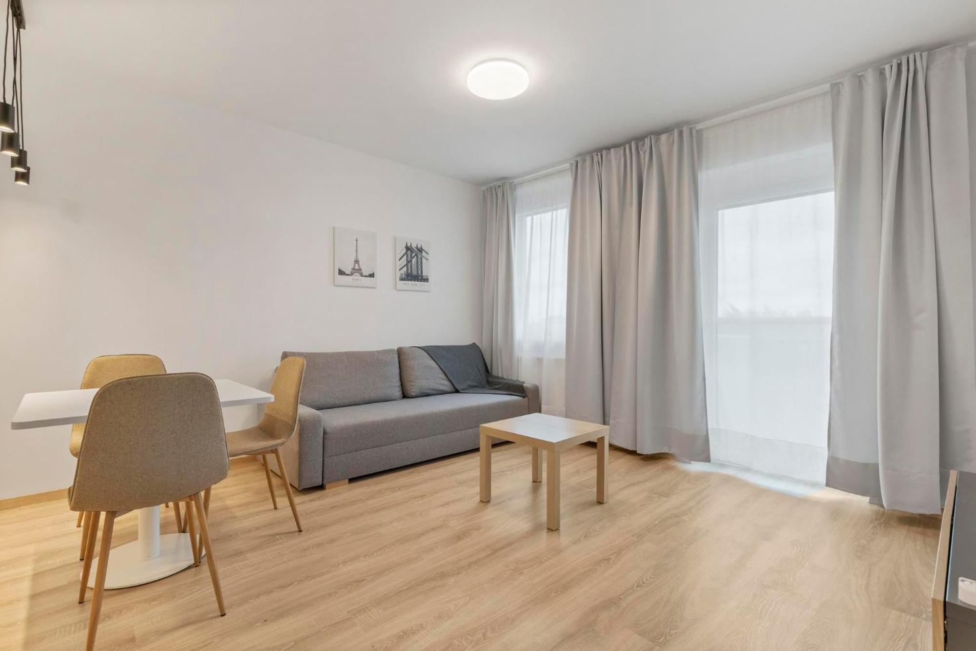 Pilot - With Parking Apartment *