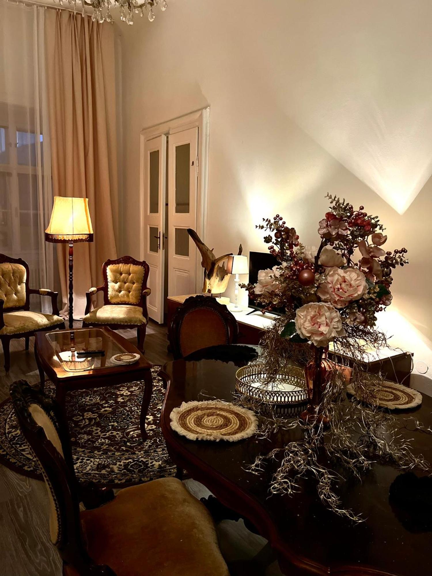 Csaky Palace 11 *