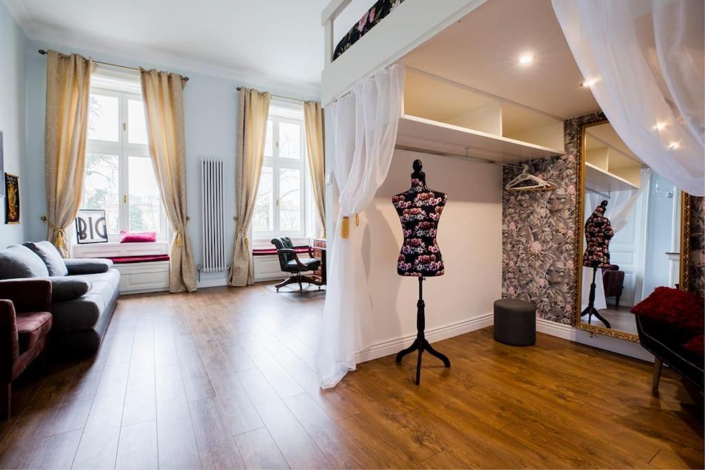 In A Luxury Designer Period In Old Town By Presidential Palace * Bratislava