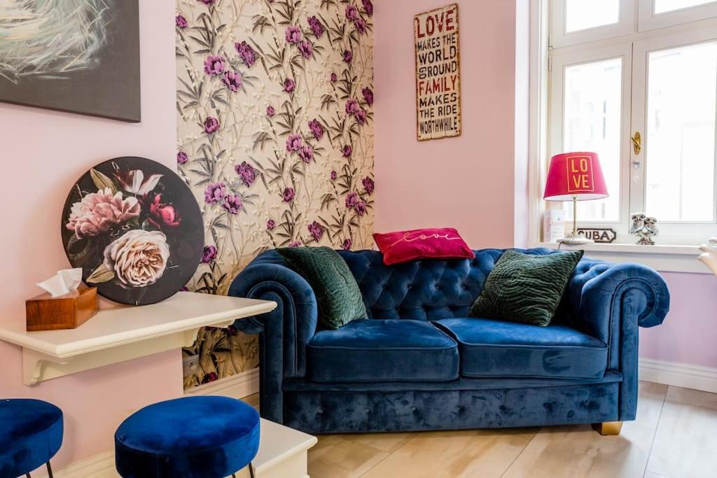In A Luxury Designer Period In Old Town By Presidential Palace Homestay