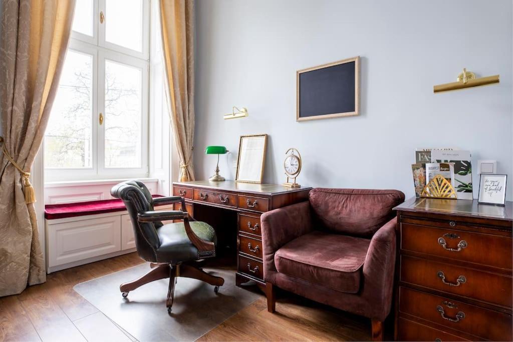Homestay In A Luxury Designer Period In Old Town By Presidential Palace