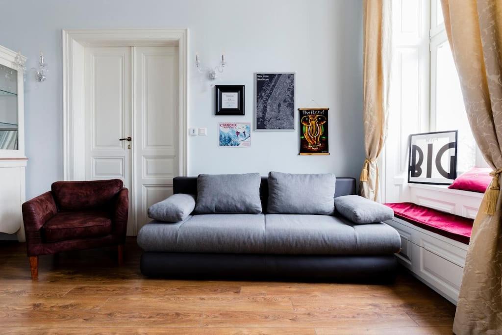 Luxury Designer Period In Old Town By The Presidential Palace Apartment *