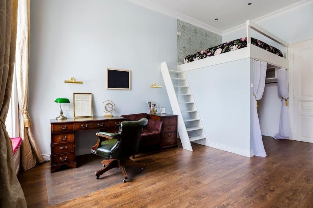Luxury Designer Period In Old Town By The Presidential Palace Apartment *