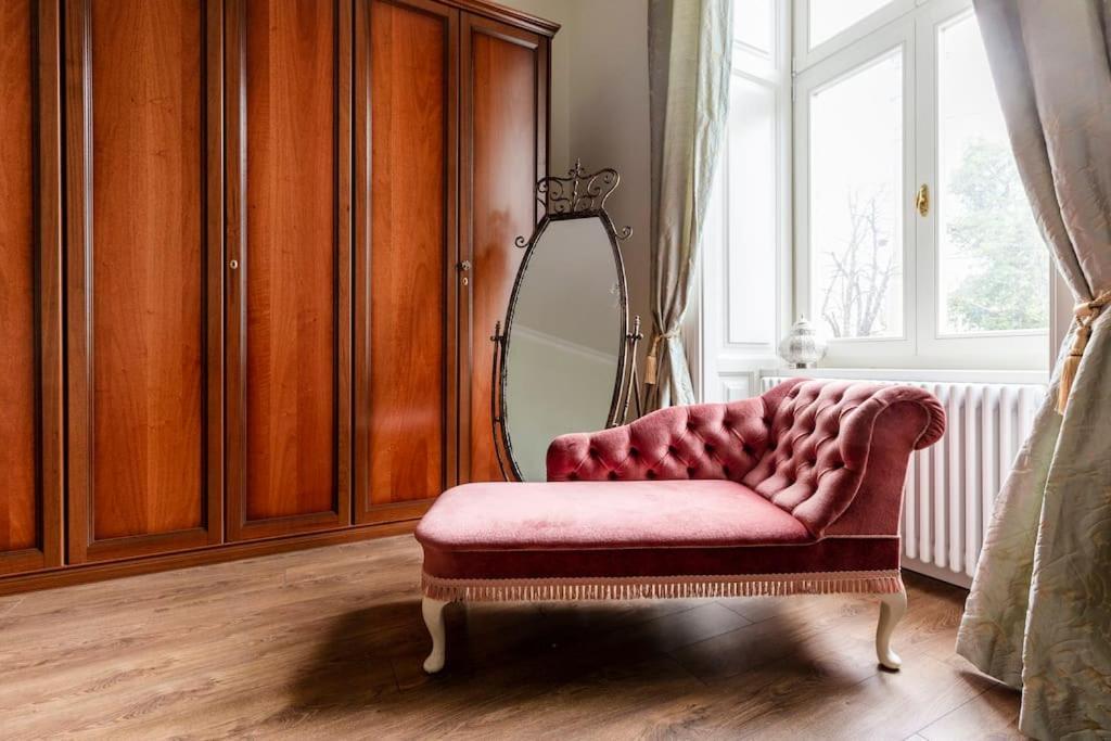 Luxury Designer Period In Old Town By The Presidential Palace