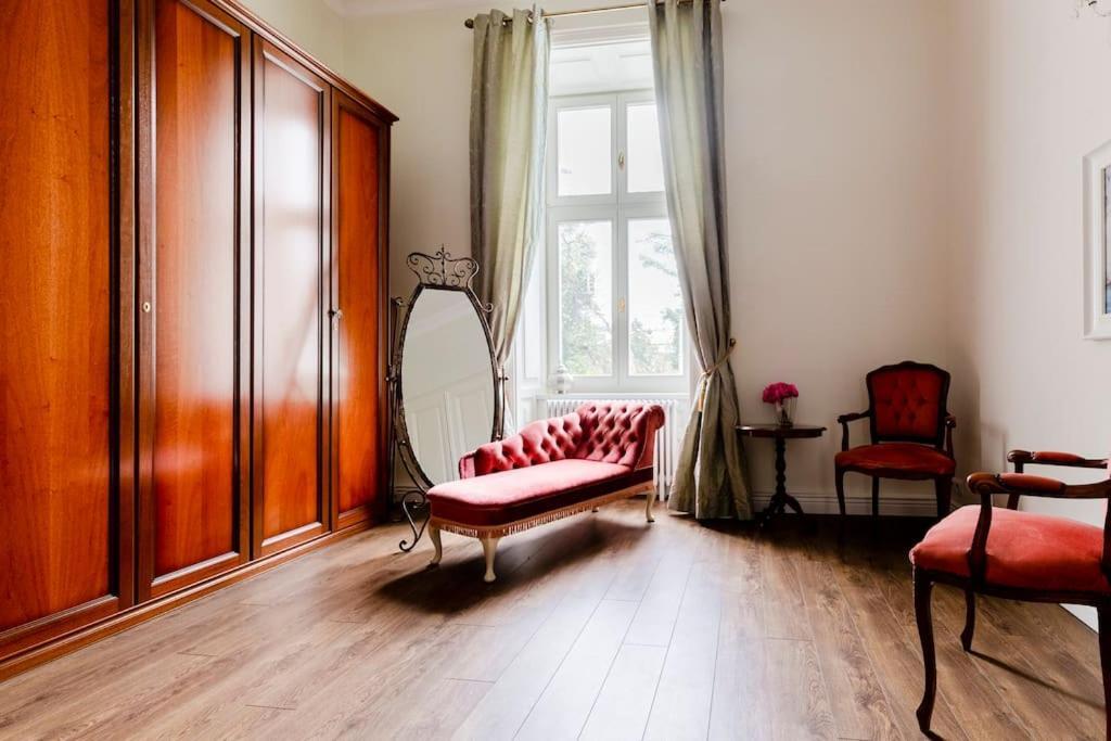 Luxury Designer Period In Old Town By The Presidential Palace Apartment