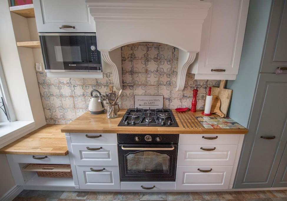 Apartment Luxury Designer Period In Old Town By The Presidential Palace *