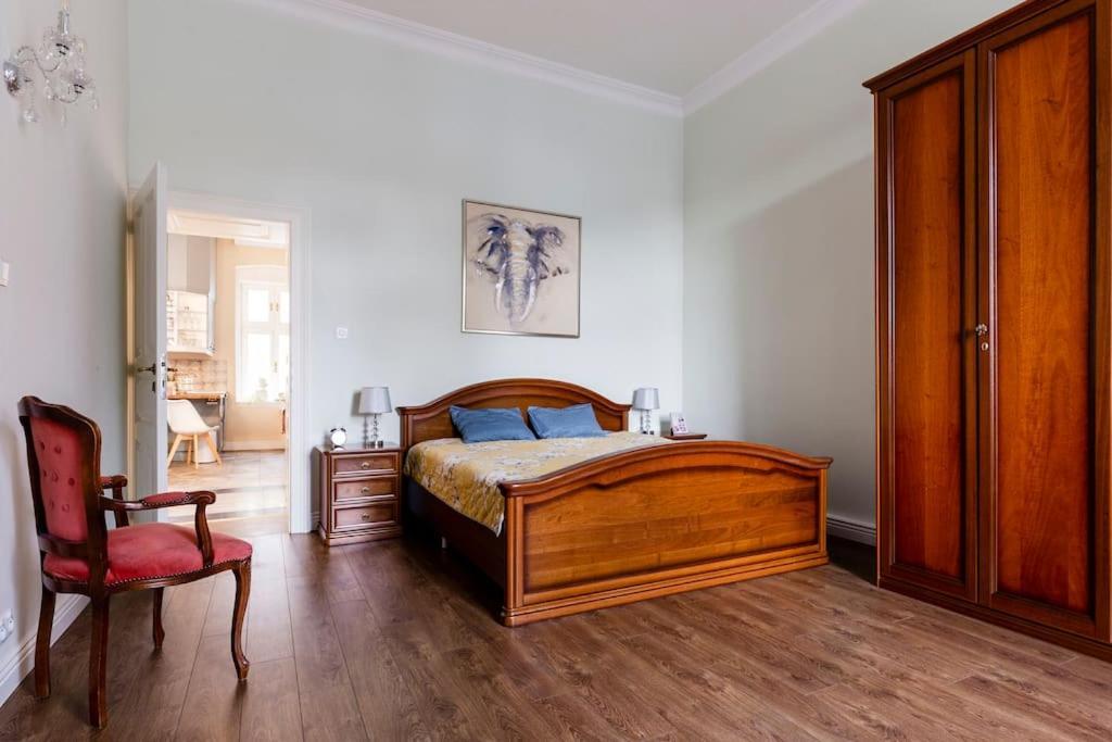 Luxury Designer Period In Old Town By The Presidential Palace Bratislava