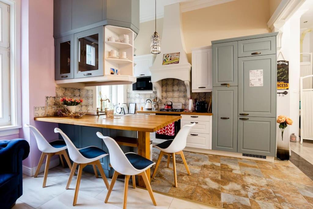 Apartment Luxury Designer Period In Old Town By The Presidential Palace Bratislava