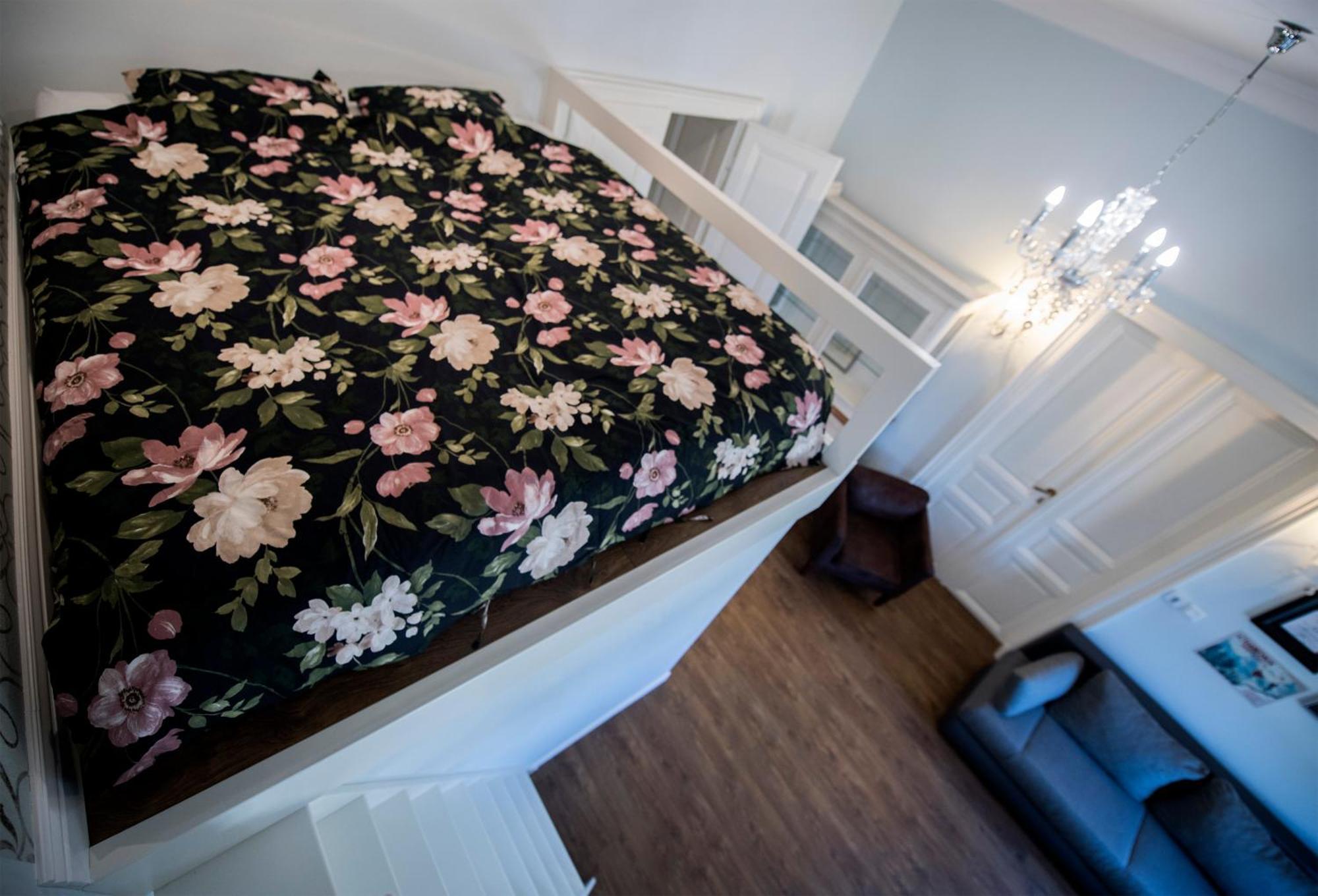 Luxury Designer Period In Old Town By The Presidential Palace Apartment