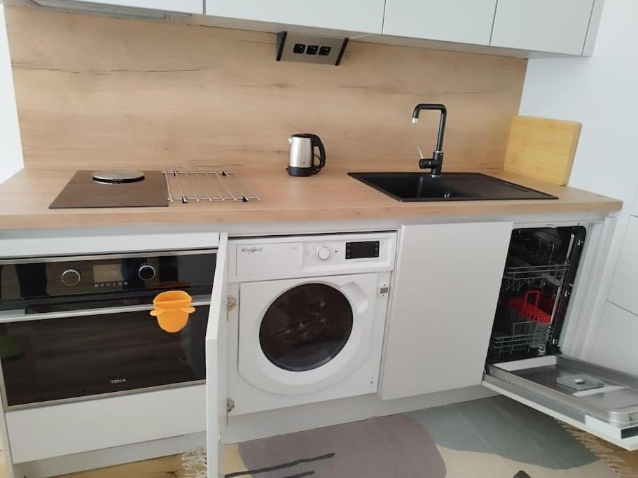 In The Centre - Free Garage Parking Apartment