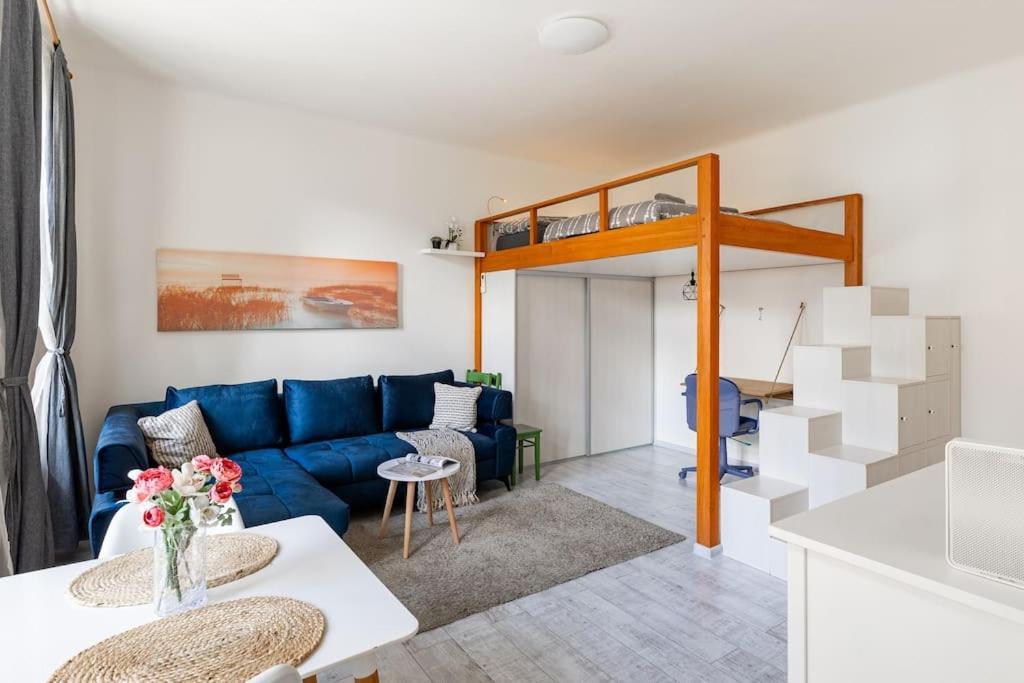 Historical Hideaway Apartment *