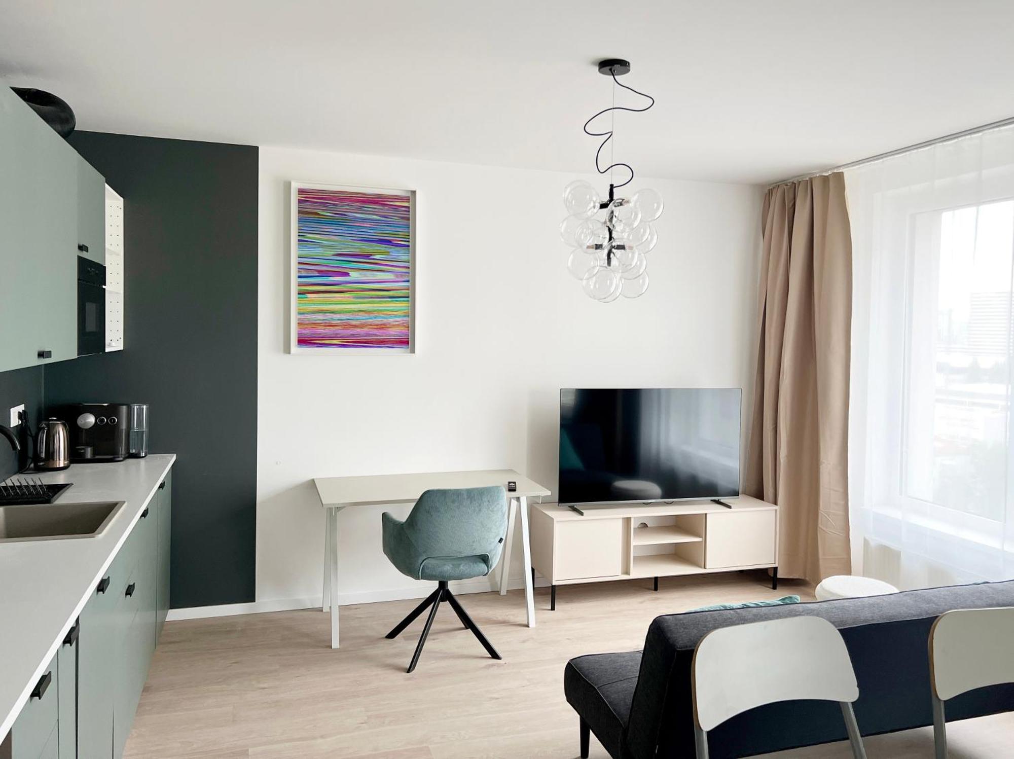 Skyline Flat Near City Center By Richies