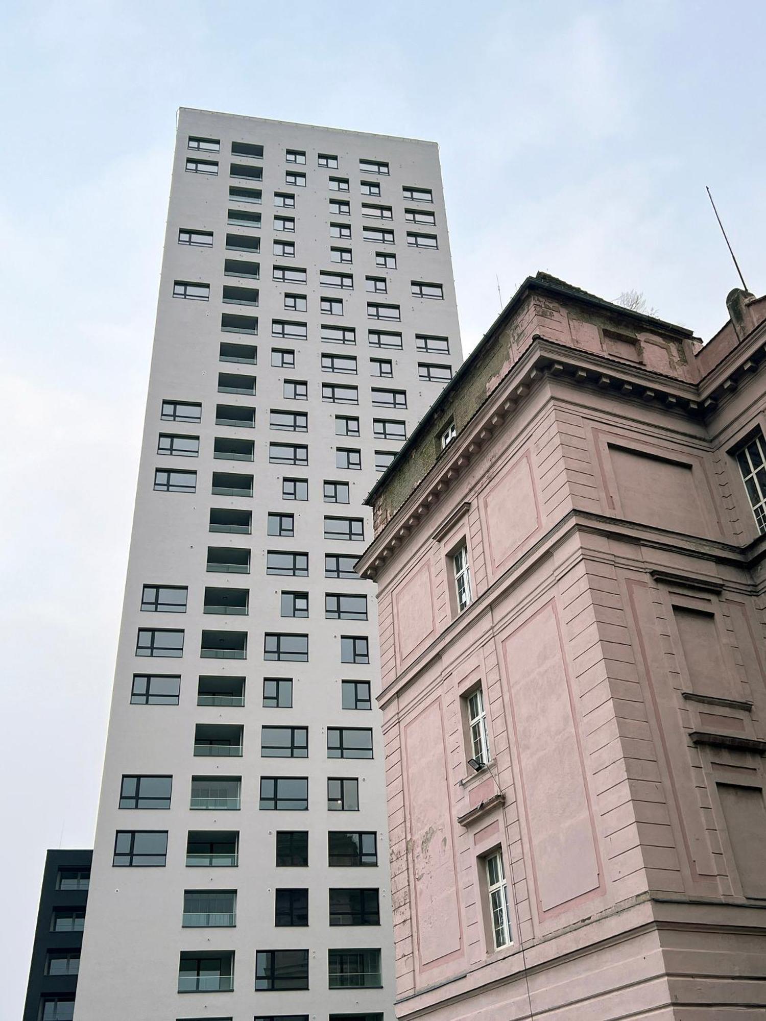 Skyline Flat Near City Center By Richies Apartment *