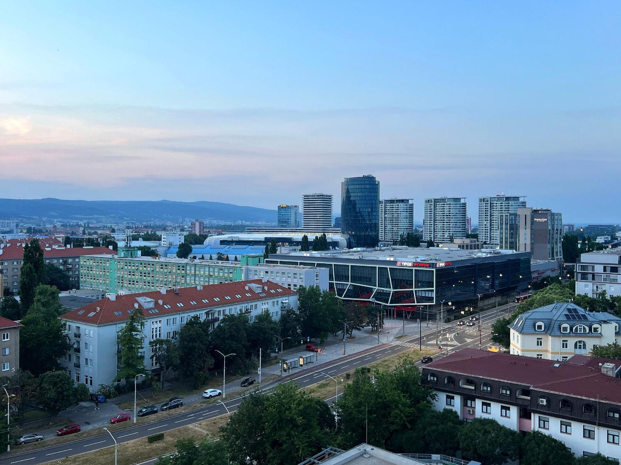 Apartment Skyline Flat Near City Center By Richies Bratislava