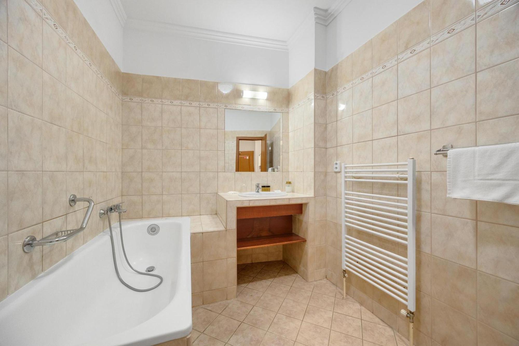 Reverie Hotel 3*