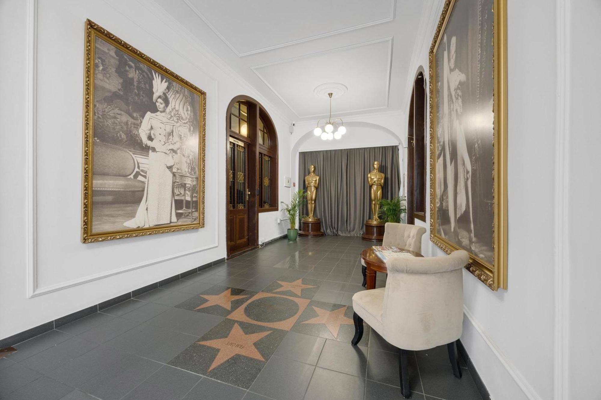 Hotel Reverie