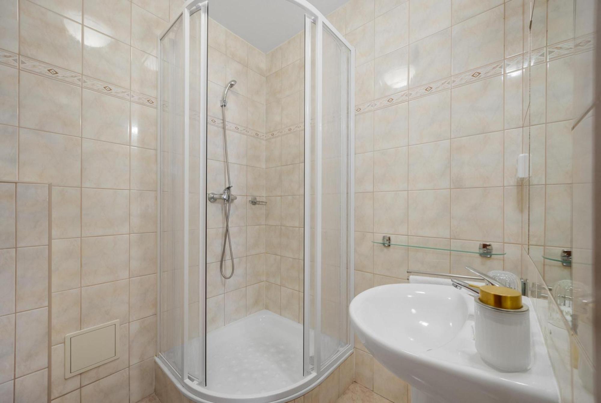 Reverie Hotel 3*