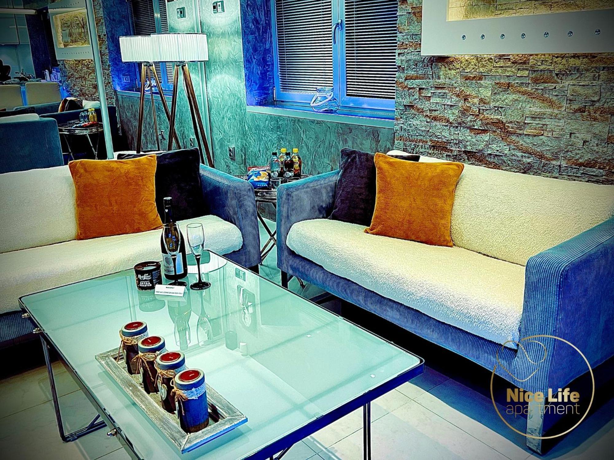 Apartment Life - Luxury In The Old Town. *