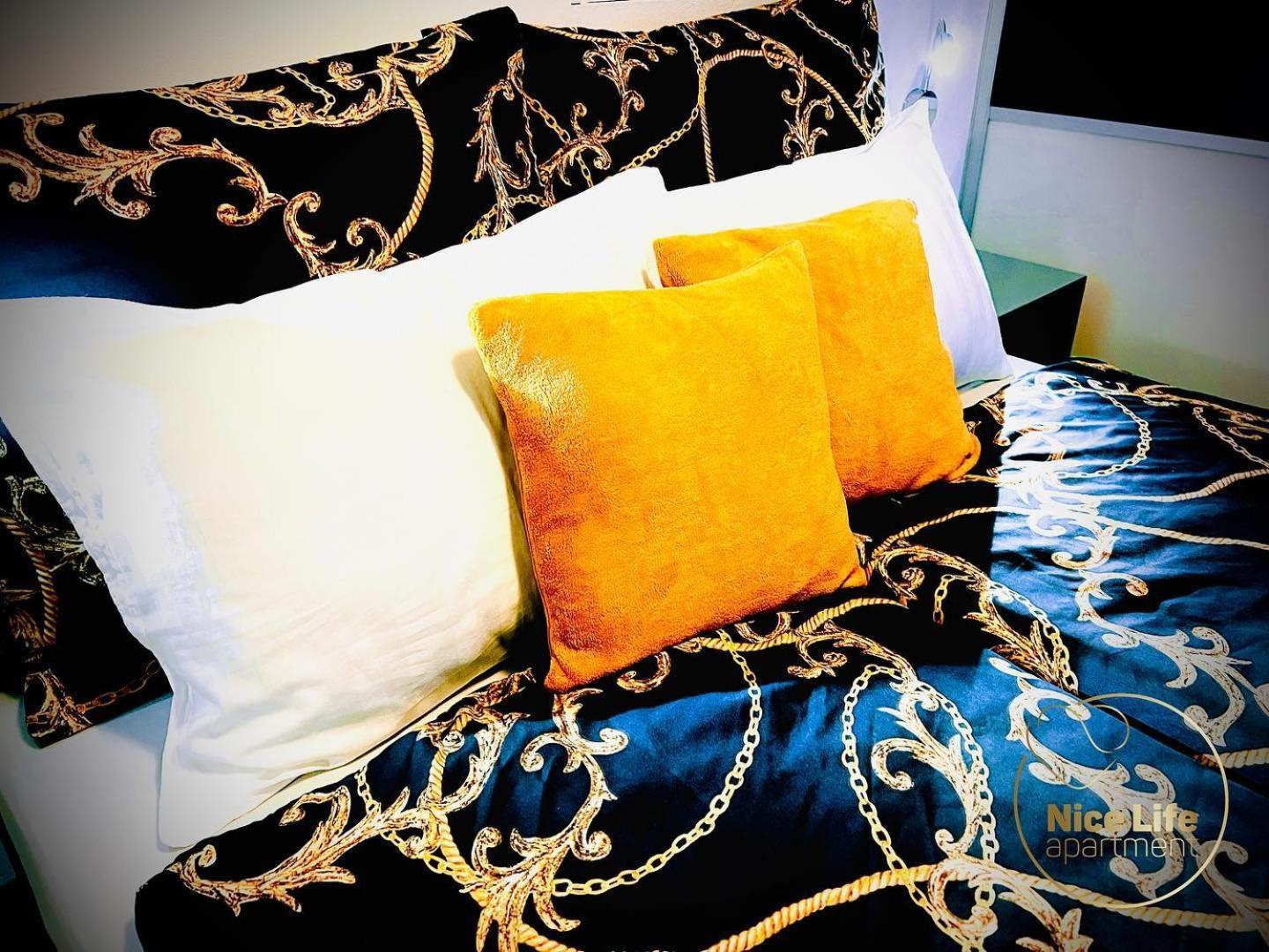 Life - Luxury In The Old Town.