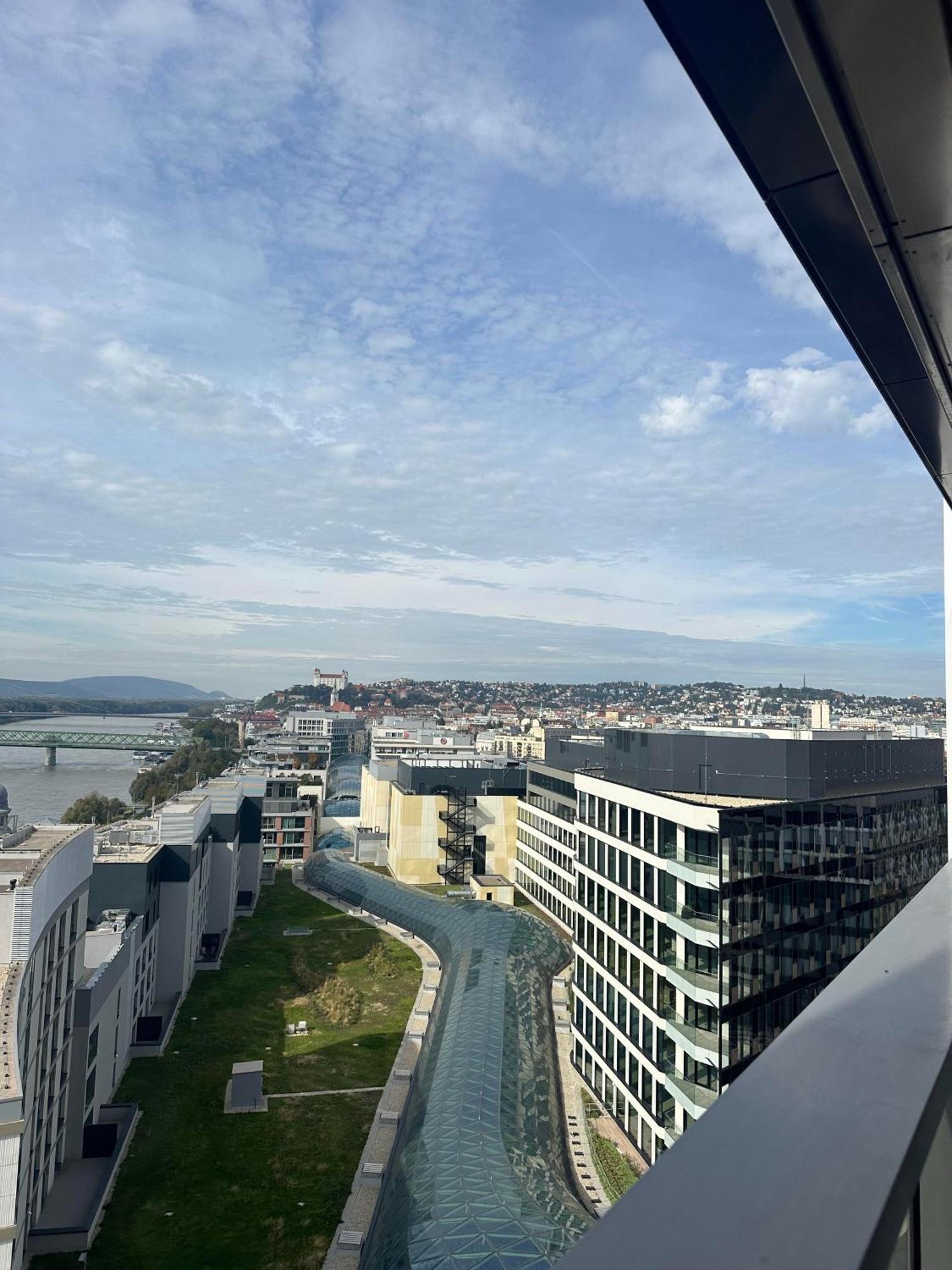 Apartamento Mrakodrap Skyscraper Eurovea 2 Witch Parking *