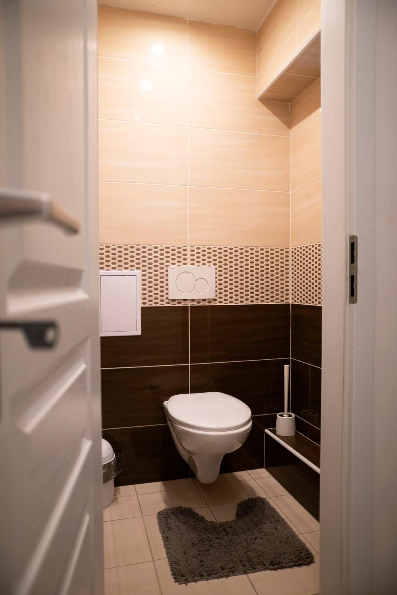 Cozy 2-room Apt, Parking Nearby