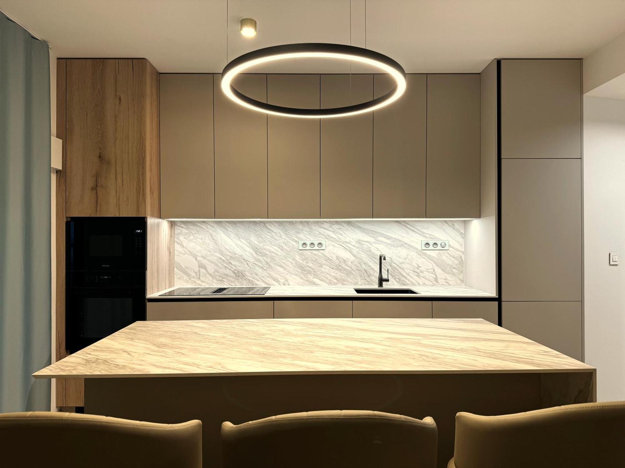 Eurovea Tower Ii Beige *