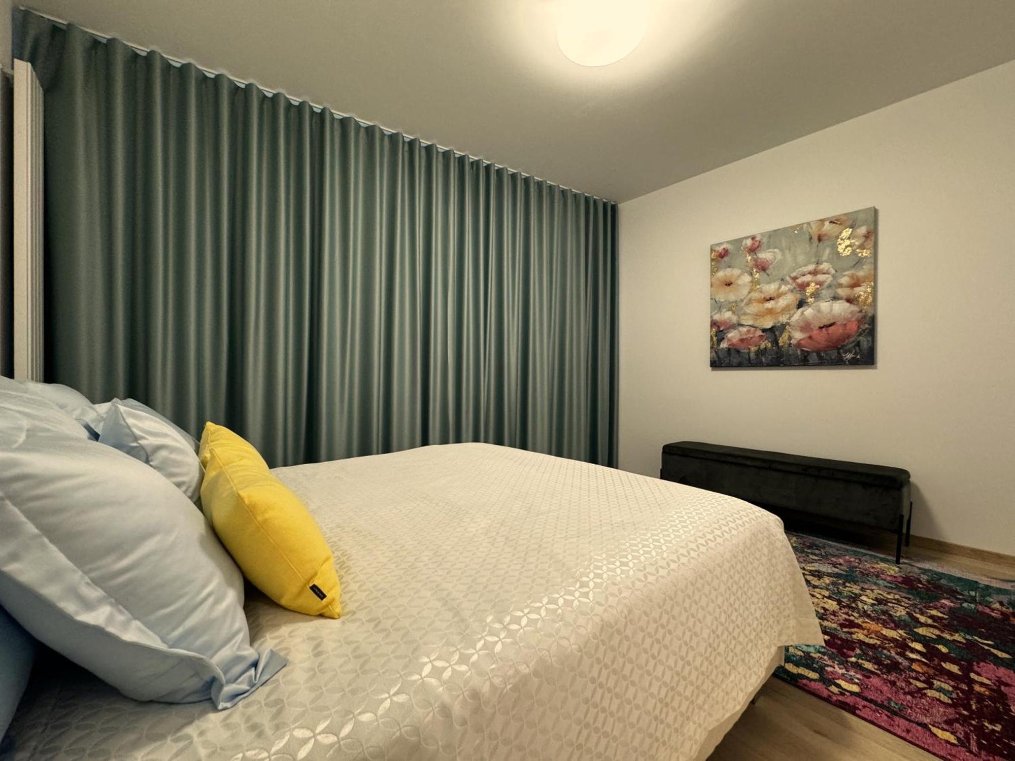 Eurovea Tower Ii Beige Apartment Bratislava