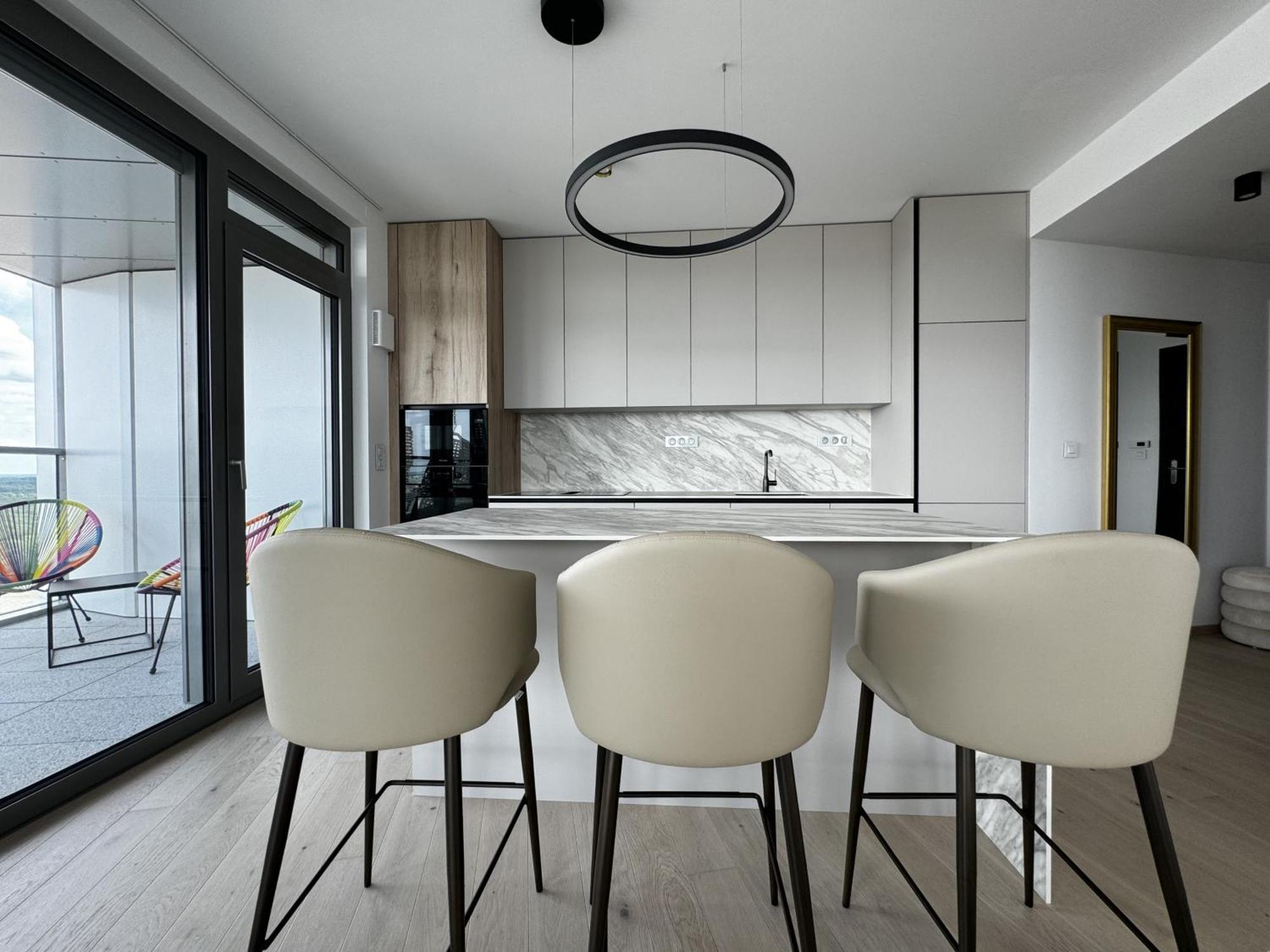 Eurovea Tower Ii Beige Apartment *