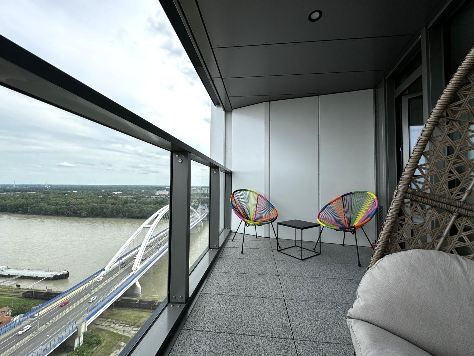 Eurovea Tower Ii Beige Apartment Pressburg