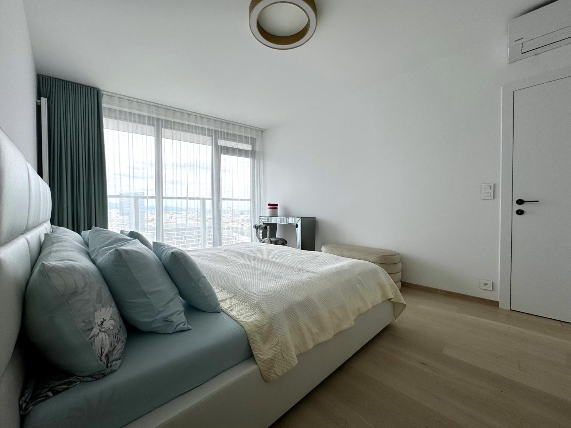 Eurovea Tower Ii Beige Apartment *