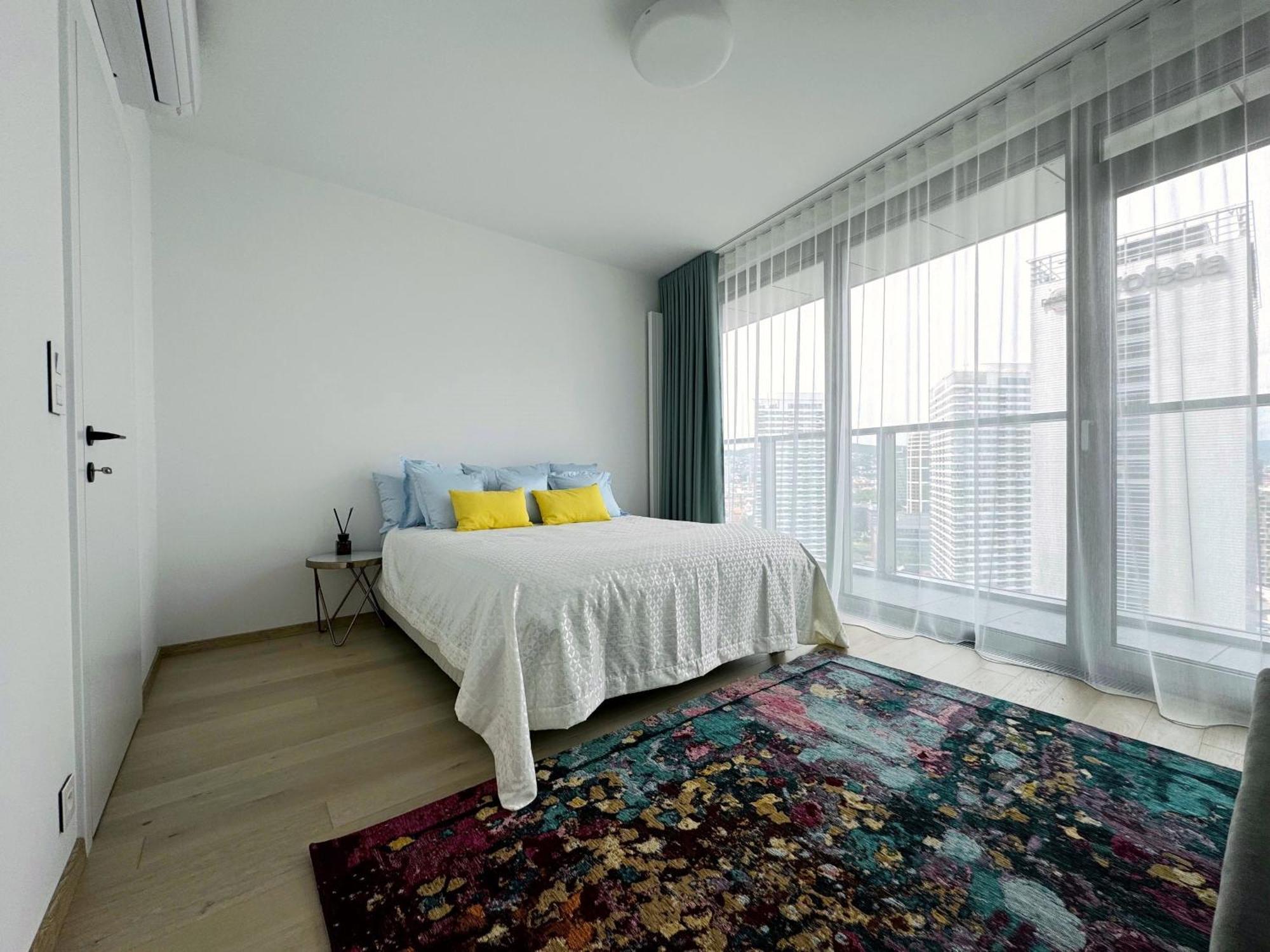 Eurovea Tower Ii Beige *